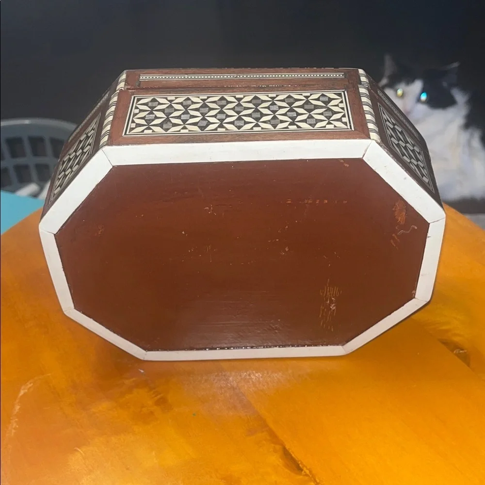 Middle Eastern/Moorish Decorative Box of Inlaid Woods and Mother-of-pearl